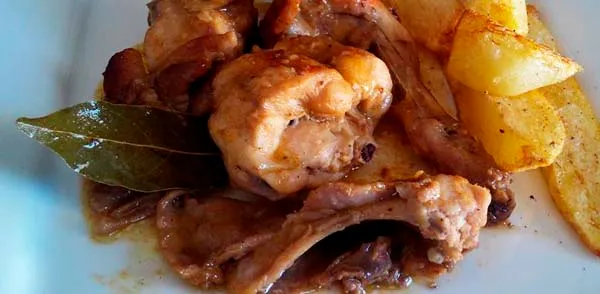 Chivo lechal malagueño al ajillo